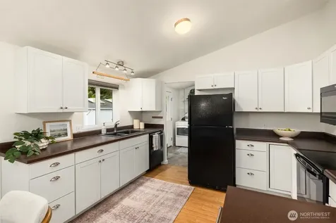 11727 Arrow Point Drive NE Bainbridge Island WA 98110