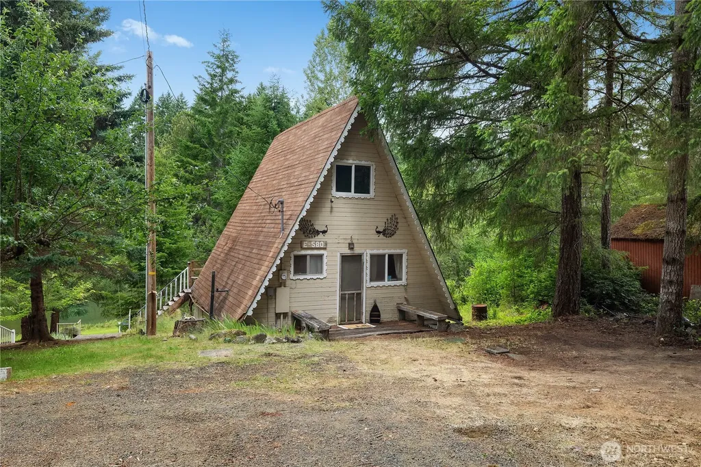 580 E Emerald Lake Drive E Grapeview WA 98546