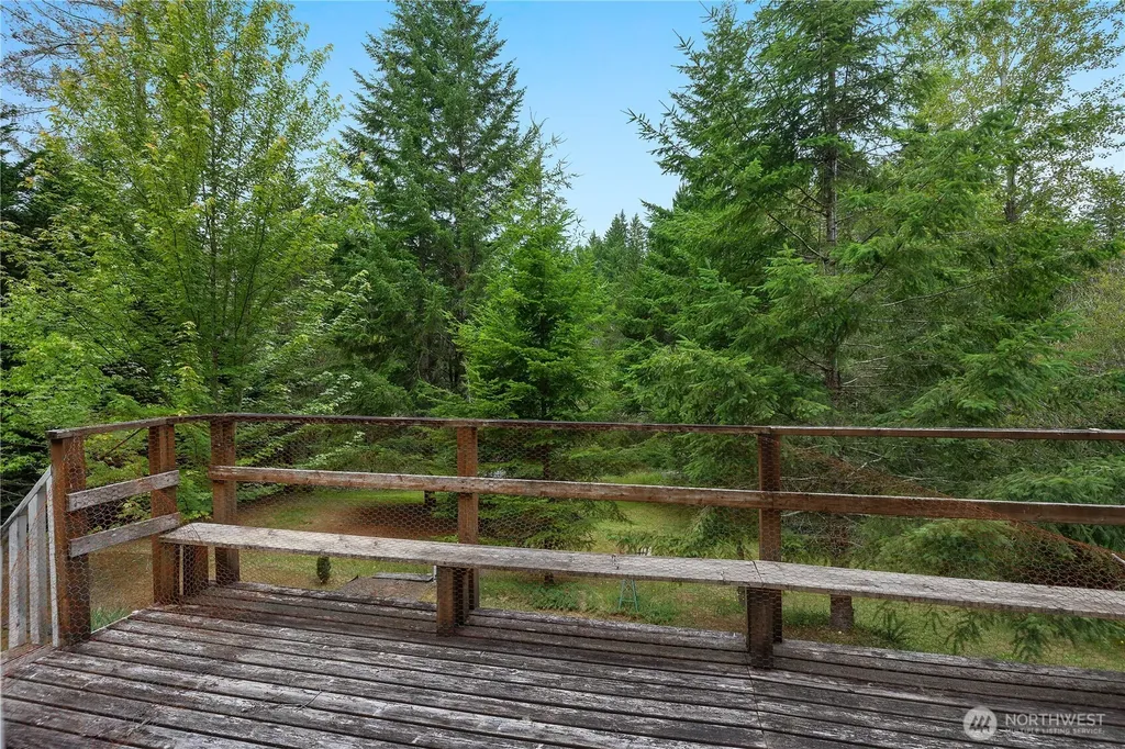 580 E Emerald Lake Drive E Grapeview WA 98546