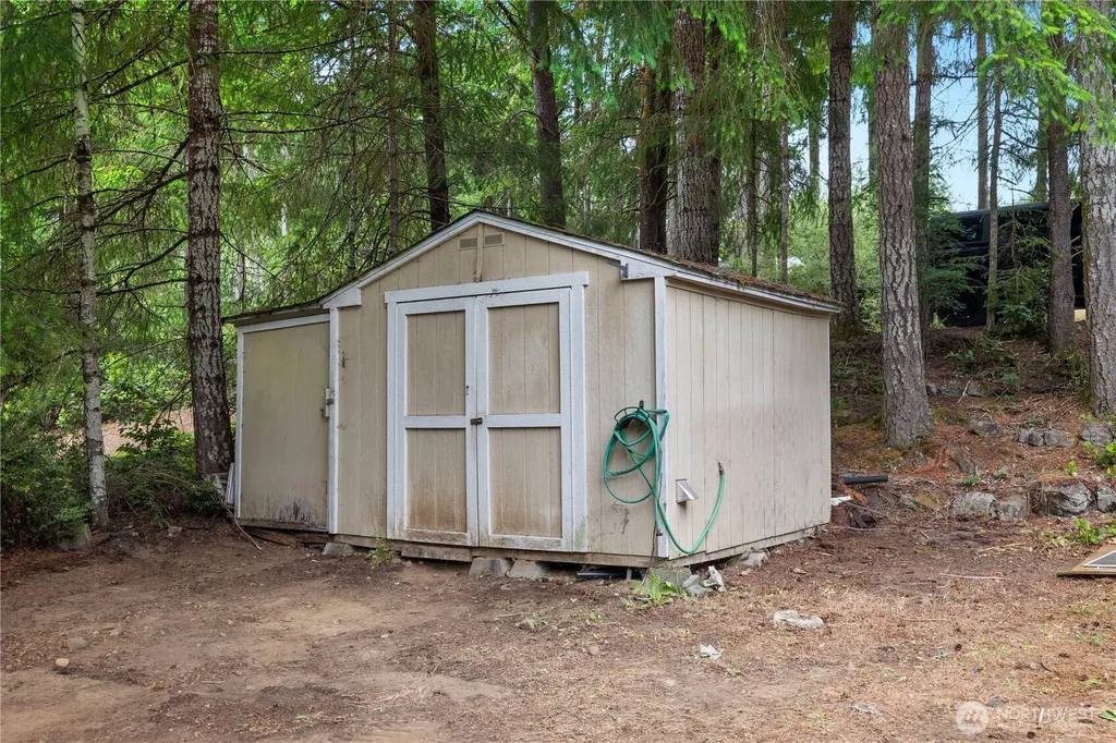 580 E Emerald Lake Drive E Grapeview WA 98546