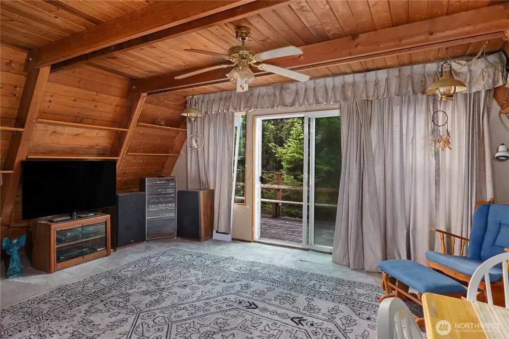 580 E Emerald Lake Drive E Grapeview WA 98546