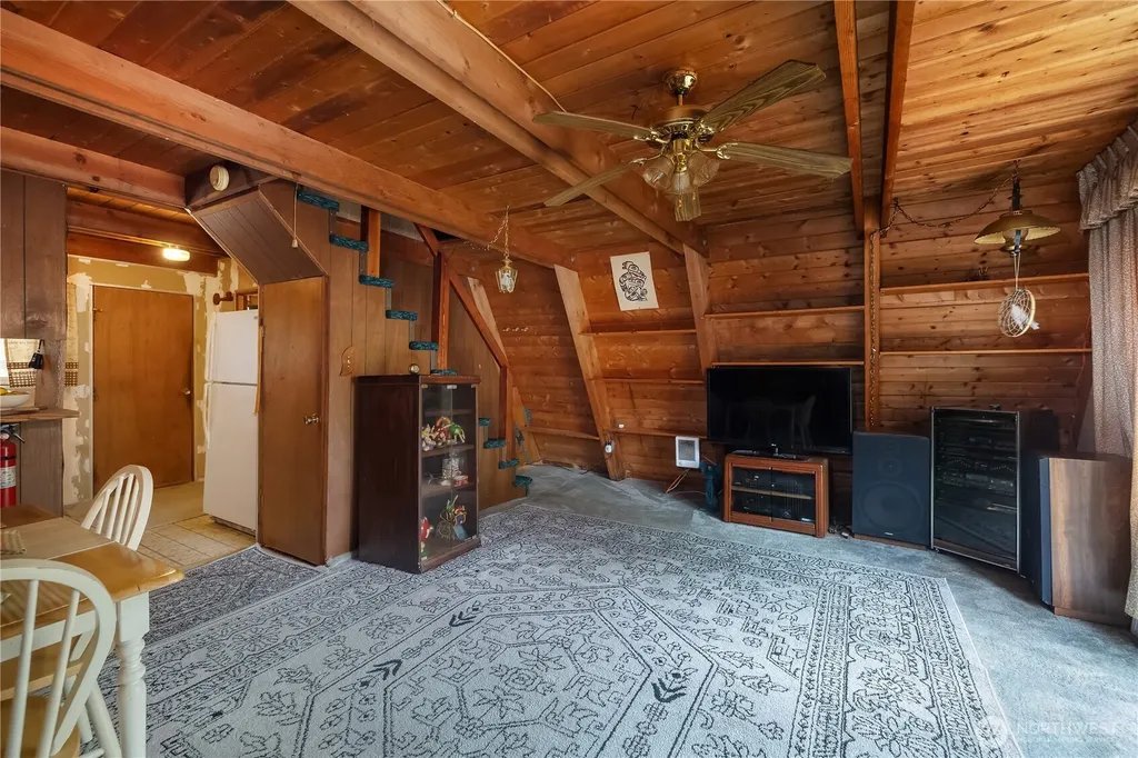 580 E Emerald Lake Drive E Grapeview WA 98546
