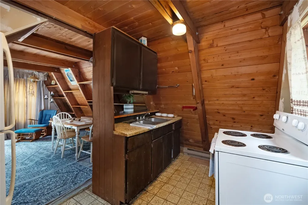 580 E Emerald Lake Drive E Grapeview WA 98546