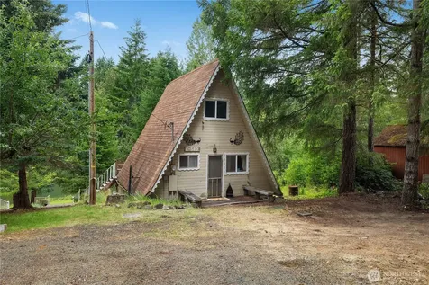 580 E Emerald Lake Drive E Grapeview WA 98546