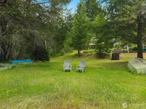 580 E Emerald Lake Drive E Grapeview WA 98546