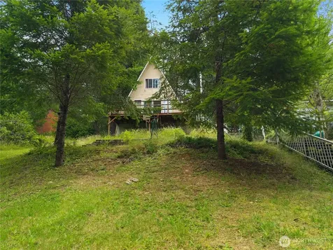 580 E Emerald Lake Drive E Grapeview WA 98546