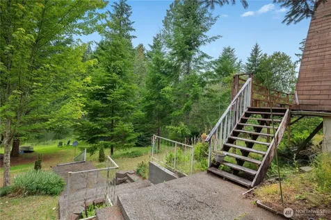 580 E Emerald Lake Drive E Grapeview WA 98546