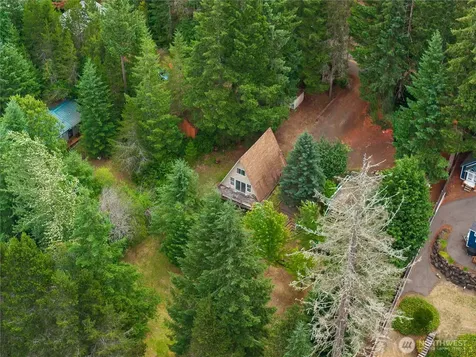 580 E Emerald Lake Drive E Grapeview WA 98546