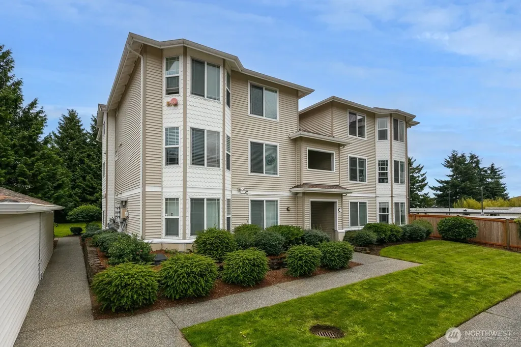 10025 9th Avenue W Everett WA 98204