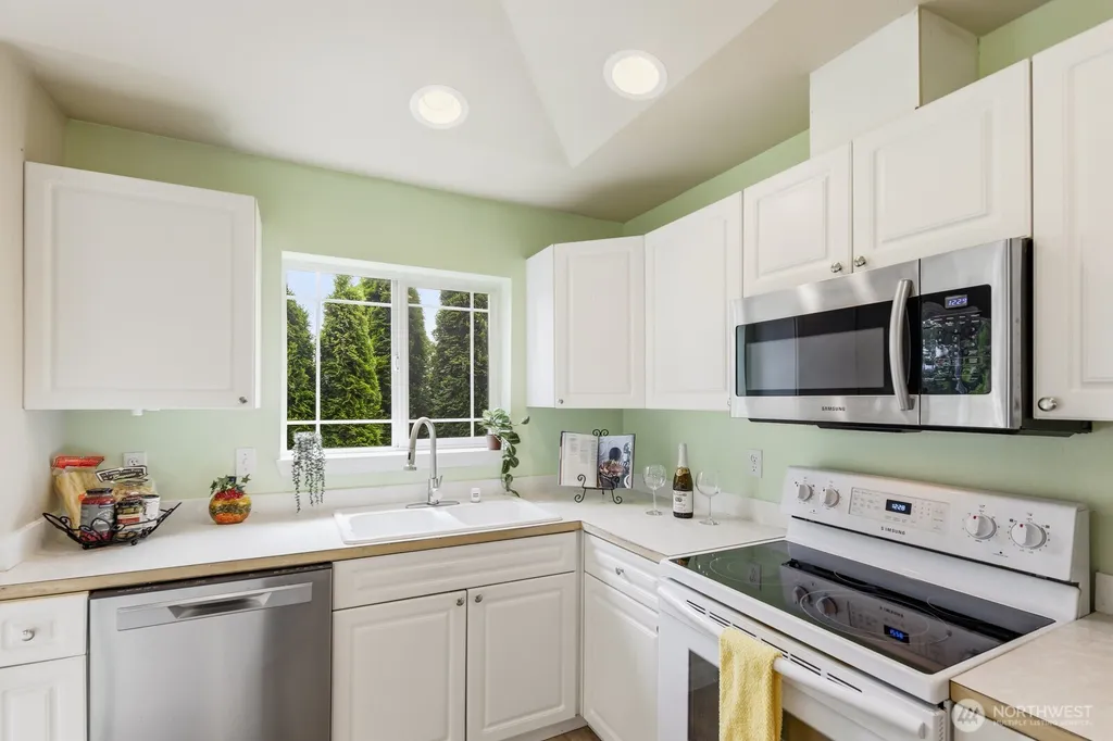 10025 9th Avenue W Everett WA 98204