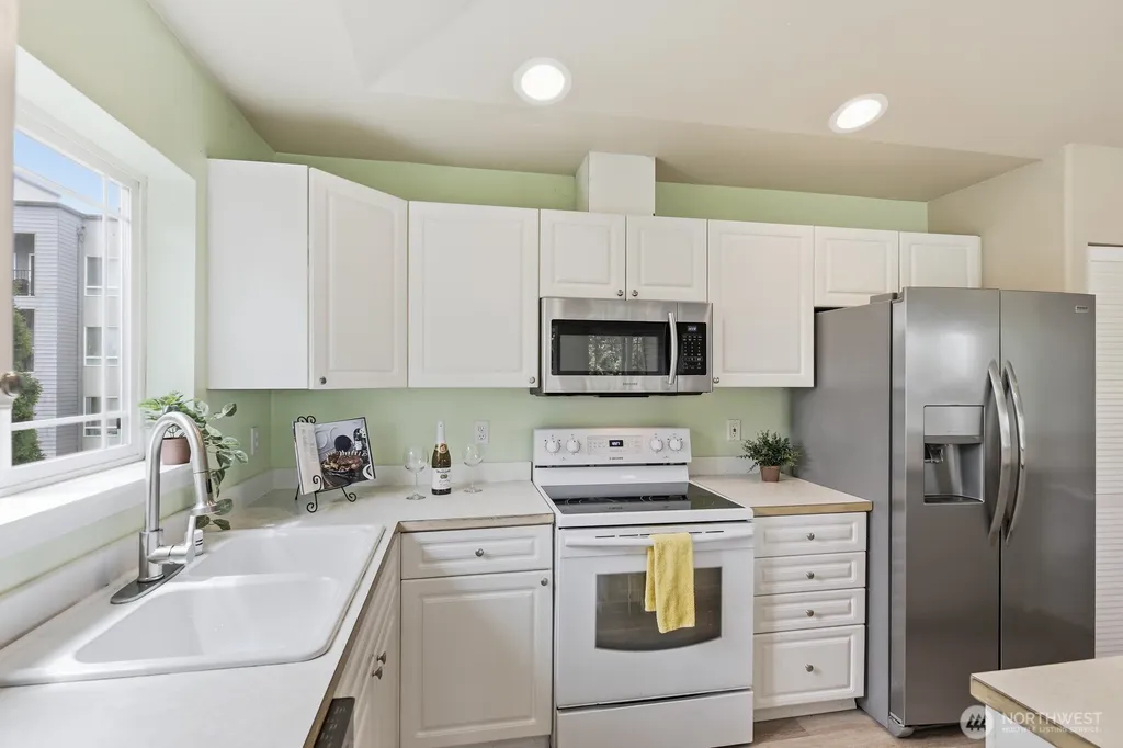 10025 9th Avenue W Everett WA 98204