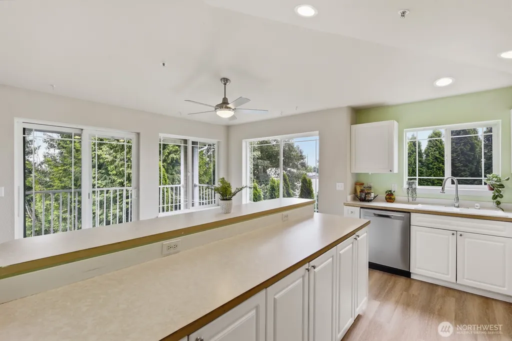 10025 9th Avenue W Everett WA 98204