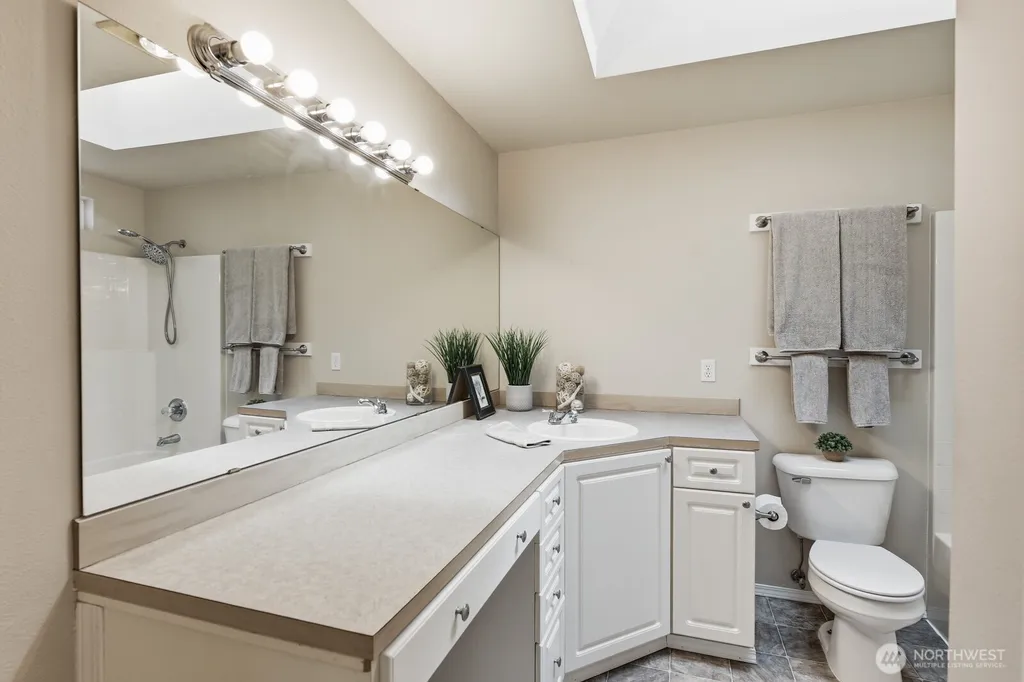 10025 9th Avenue W Everett WA 98204