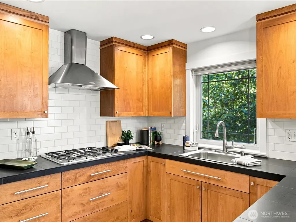 2106 E Terrace Street Seattle WA 98122