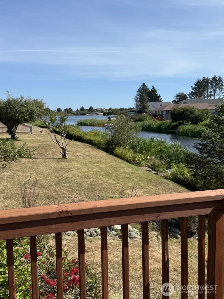 725 Wawona Avenue SW Ocean Shores WA 98569