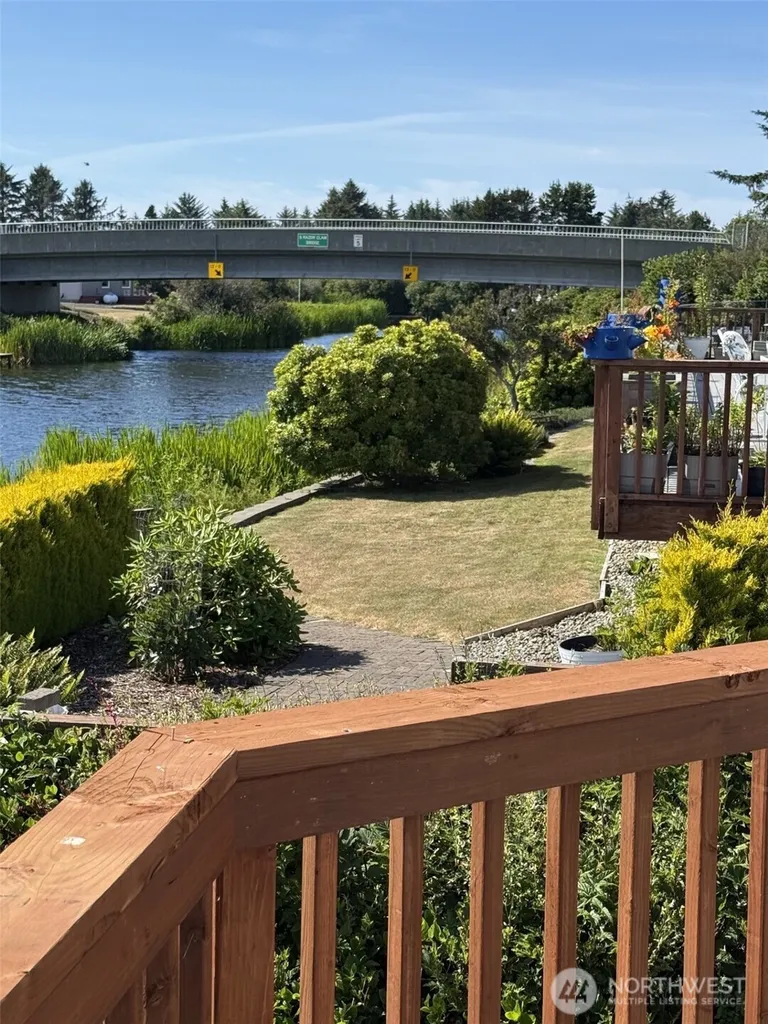 725 Wawona Avenue SW Ocean Shores WA 98569