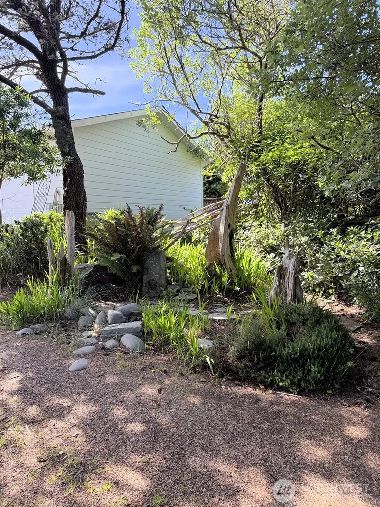 725 Wawona Avenue SW Ocean Shores WA 98569
