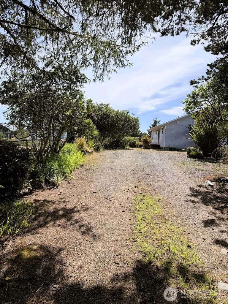 725 Wawona Avenue SW Ocean Shores WA 98569