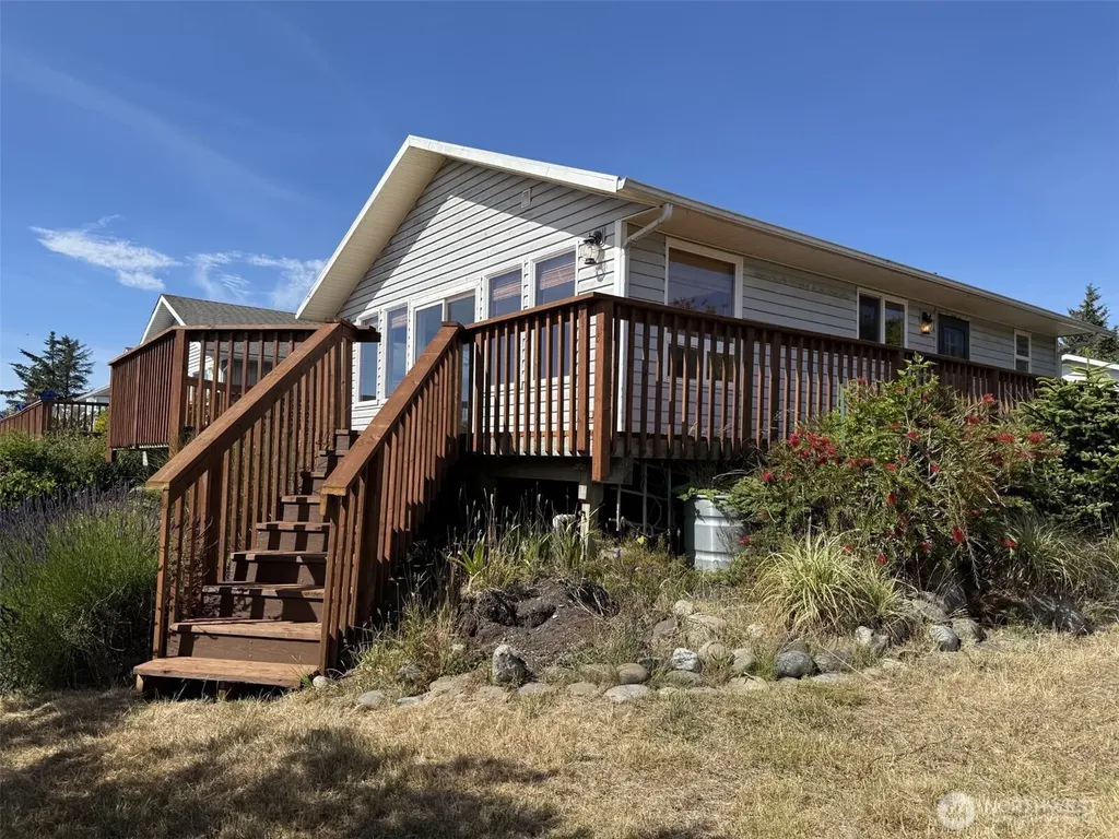 725 Wawona Avenue SW Ocean Shores WA 98569