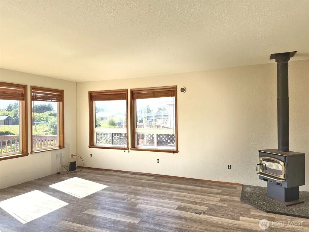 725 Wawona Avenue SW Ocean Shores WA 98569