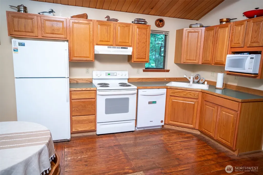321 N Wynoochee Drive Hoodsport WA 98548