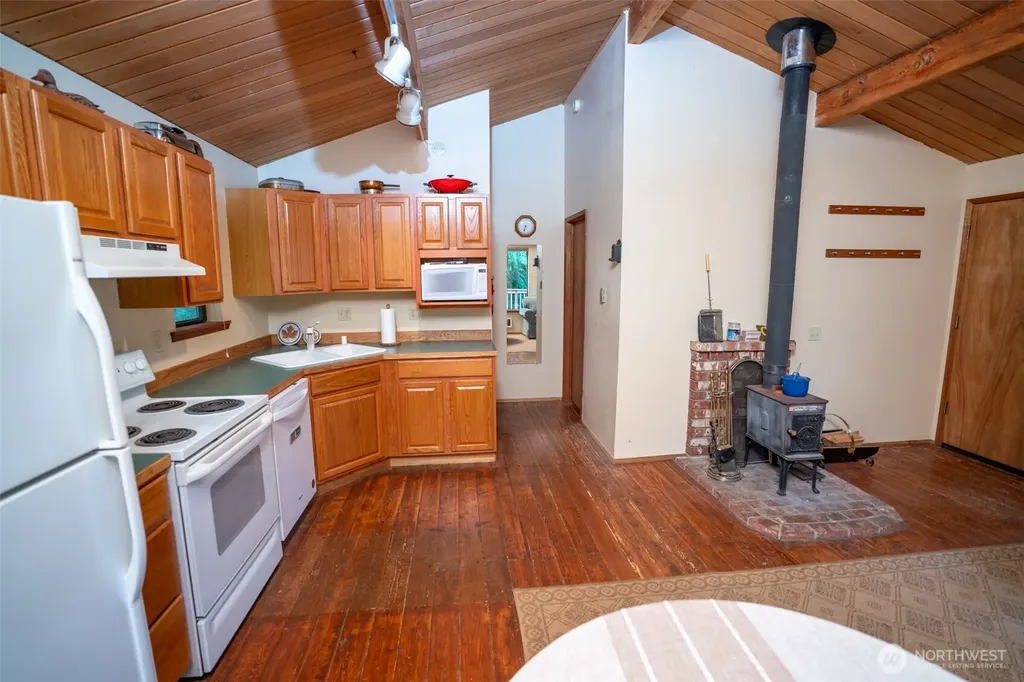321 N Wynoochee Drive Hoodsport WA 98548