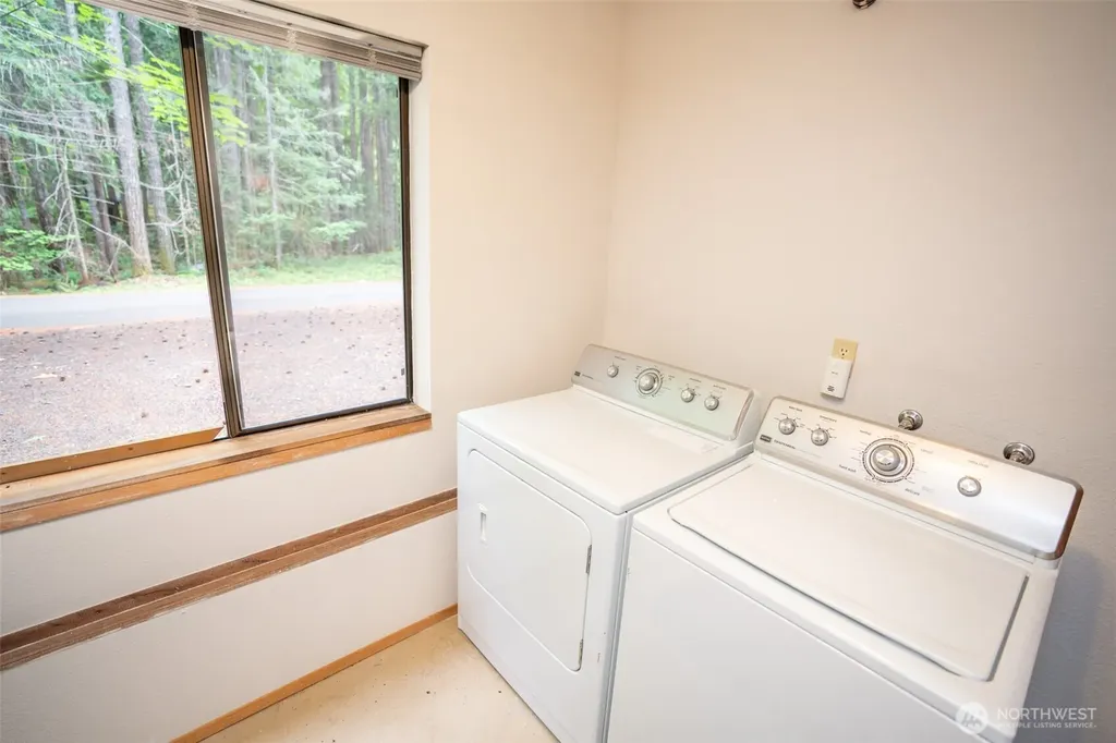 321 N Wynoochee Drive Hoodsport WA 98548