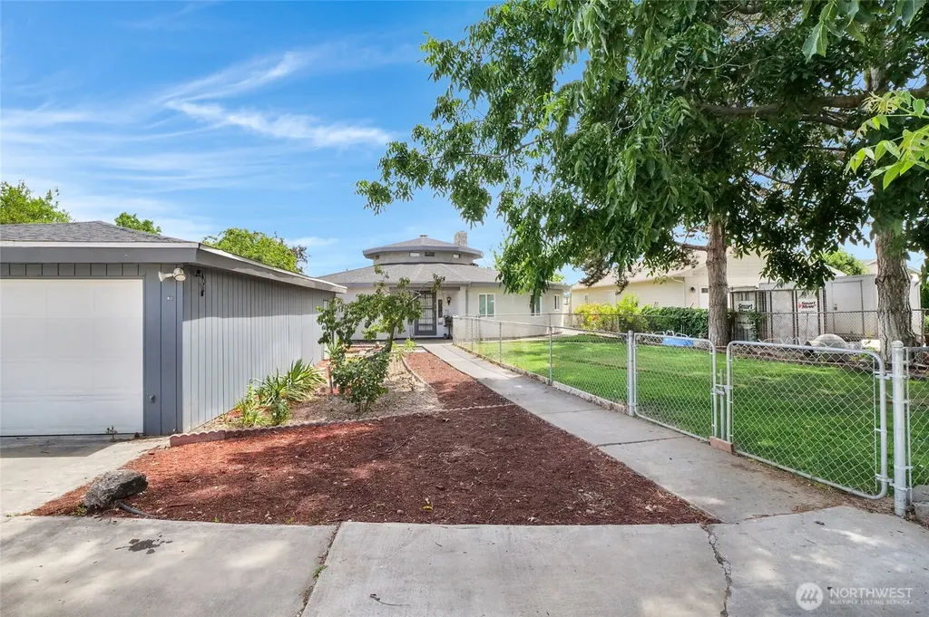 813 S Sycamore Moses Lake WA 98837