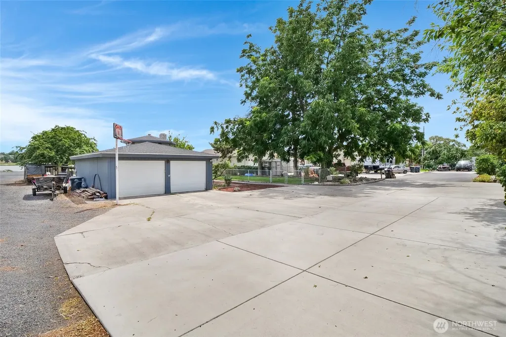 813 S Sycamore Moses Lake WA 98837