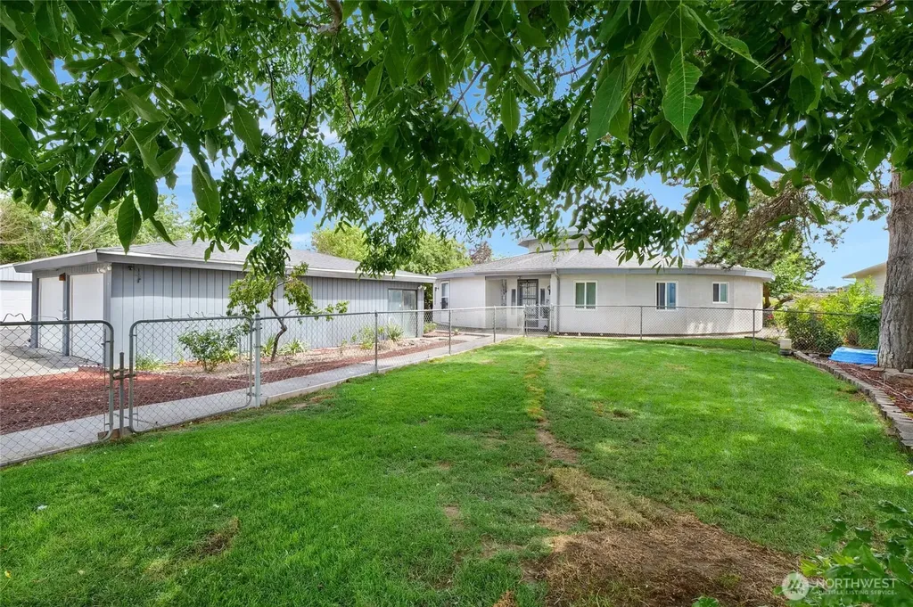 813 S Sycamore Moses Lake WA 98837