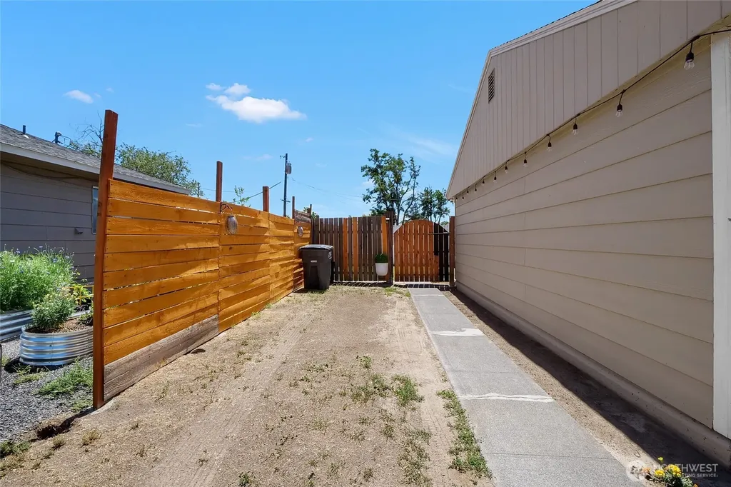 1232 Arlington Drive Moses Lake WA 98837