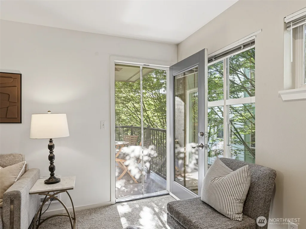 12345 Roosevelt Way NE Seattle WA 98125