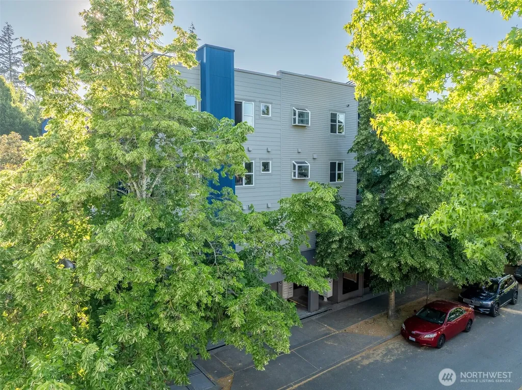 12345 Roosevelt Way NE Seattle WA 98125