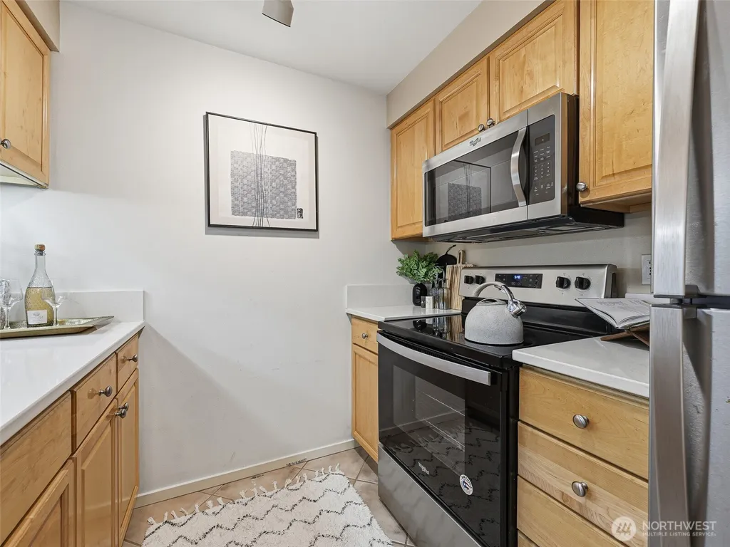 12345 Roosevelt Way NE Seattle WA 98125