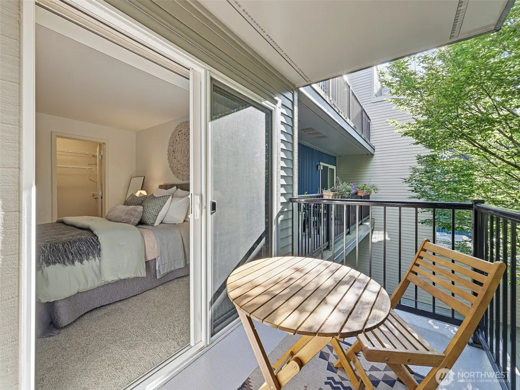 12345 Roosevelt Way NE Seattle WA 98125