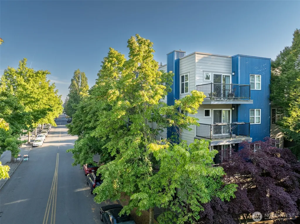 12345 Roosevelt Way NE Seattle WA 98125