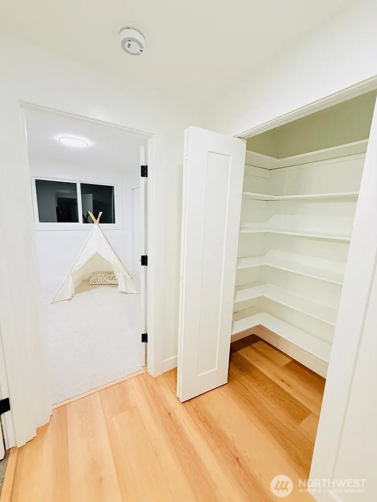 16142 SE 42 Place Bellevue WA 98006