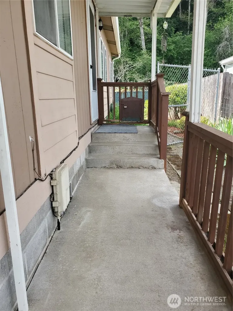 201 W Oakview Centralia WA 98531