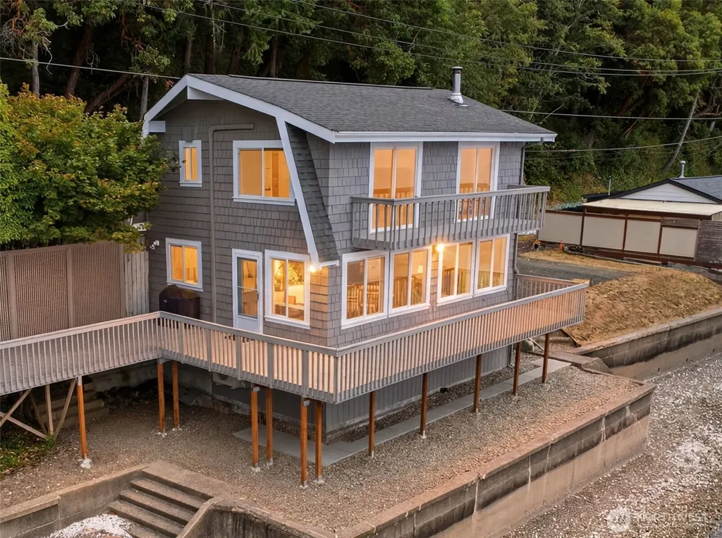7461 NE North Shore Road Belfair WA 98528
