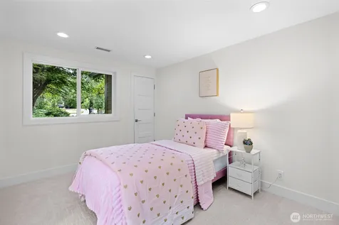 19238 184th Place NE Woodinville WA 98077