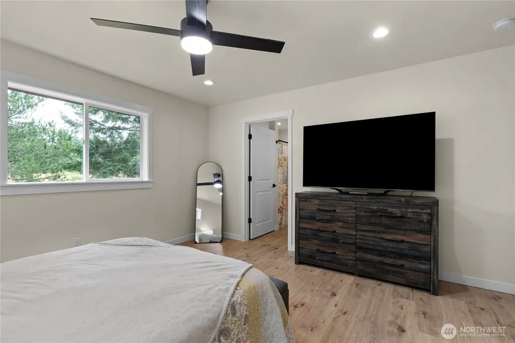 911 W California Road Shelton WA 98584