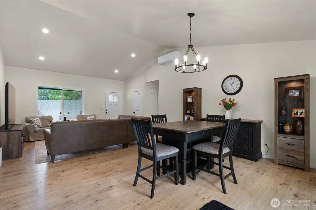 911 W California Road Shelton WA 98584