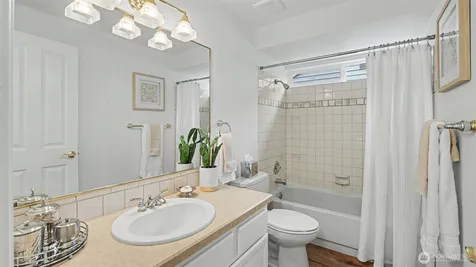 23900 SE 42nd Place Sammamish WA 98029