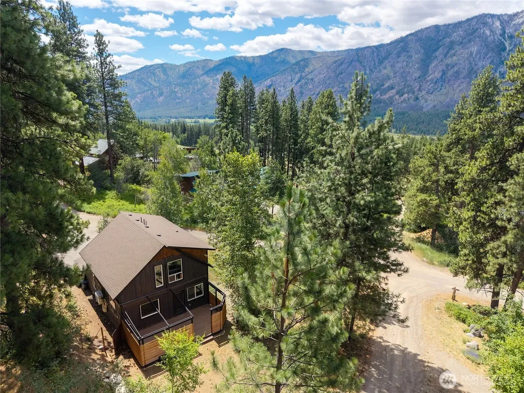 32 Crabapple Road Winthrop WA 98862