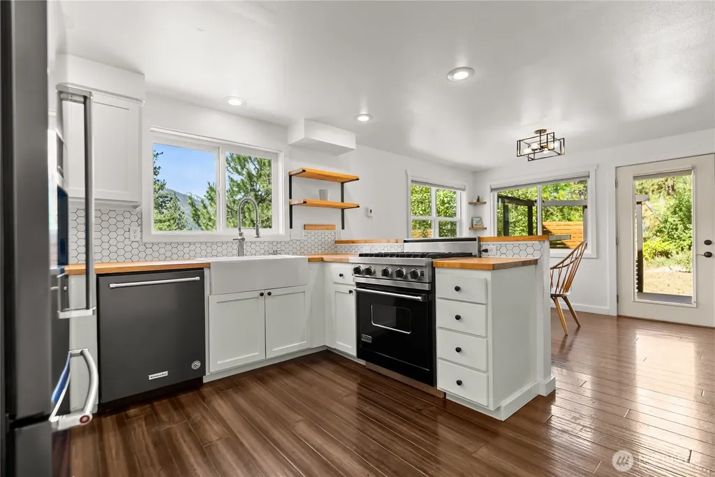 32 Crabapple Road Winthrop WA 98862