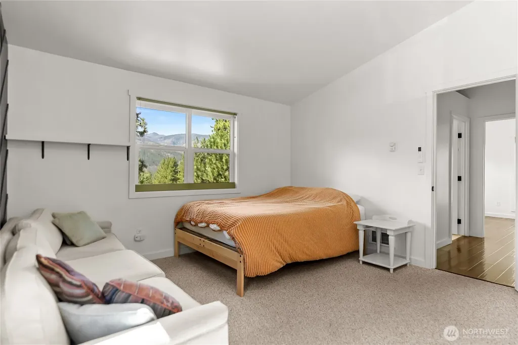 32 Crabapple Road Winthrop WA 98862