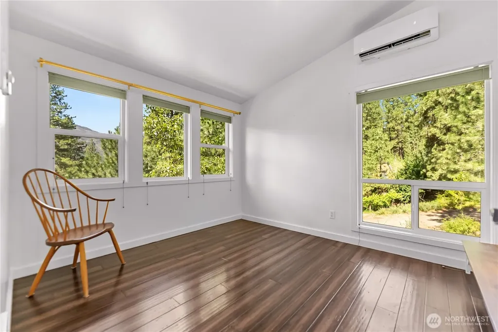 32 Crabapple Road Winthrop WA 98862