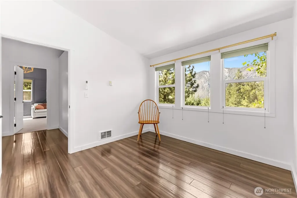 32 Crabapple Road Winthrop WA 98862