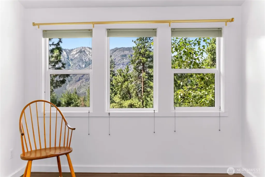 32 Crabapple Road Winthrop WA 98862