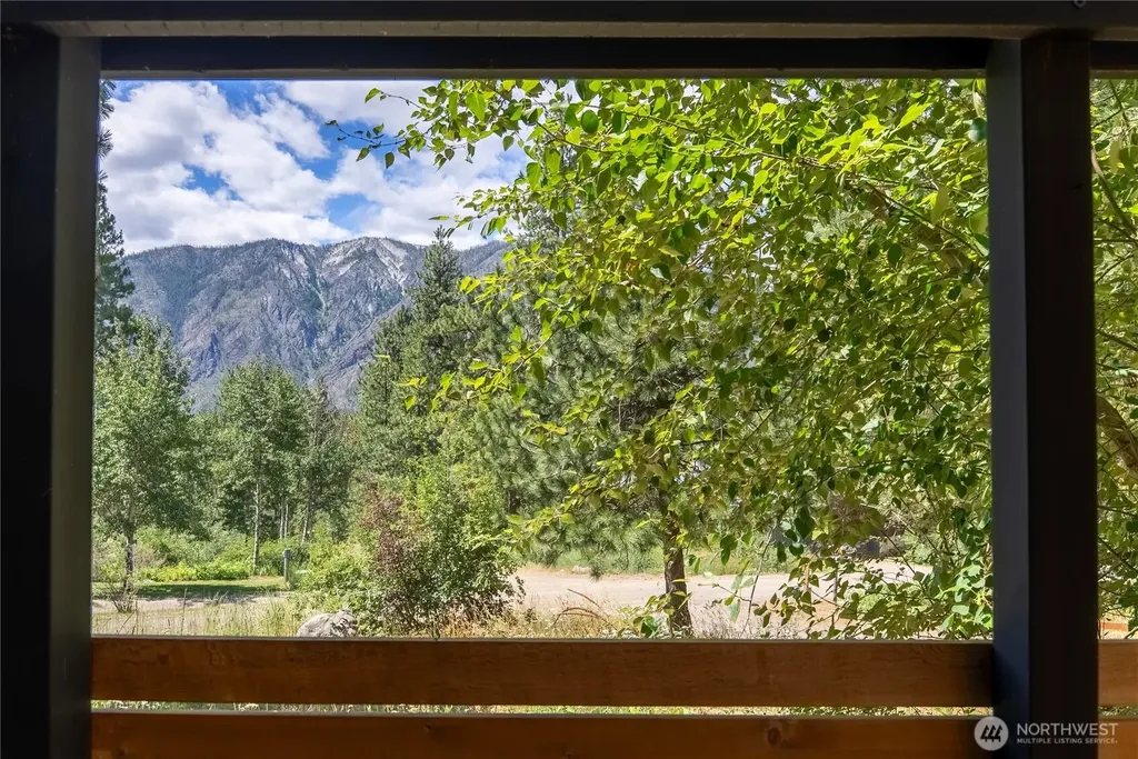 32 Crabapple Road Winthrop WA 98862